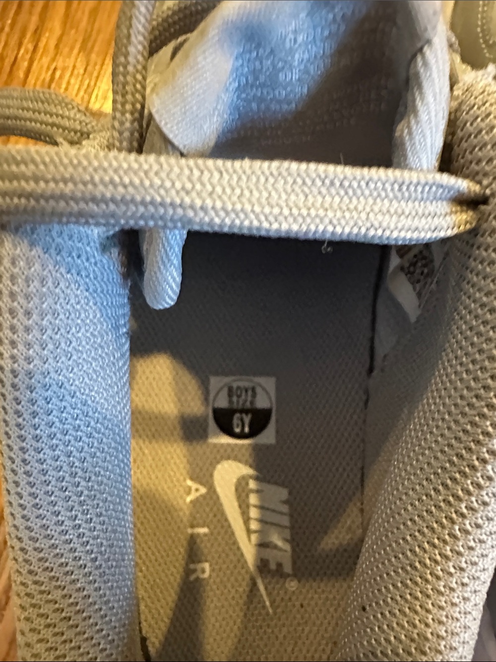 Nike Kids'/WOMENS 7.5 Air Force 1 Low Sneakers in Gray - Picture 5 of 5